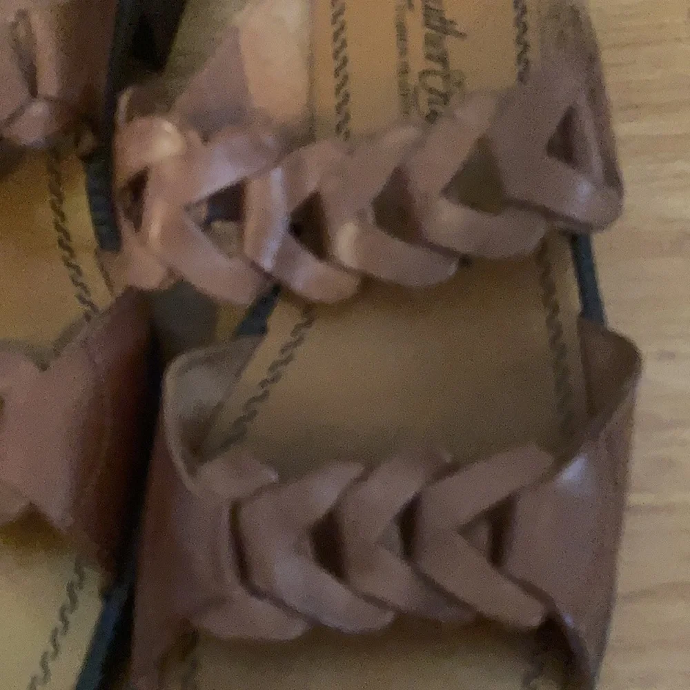 Leather Craft by Fashion Tradition Sz 10 sandals